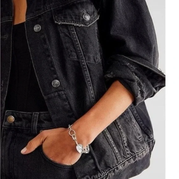 NWT Free People Washed Black Distressed Jolene Trucker Jean Jacket Medium - Picture 2 of 7